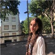 Estudiante universitaria imparte clases de todas las matérias